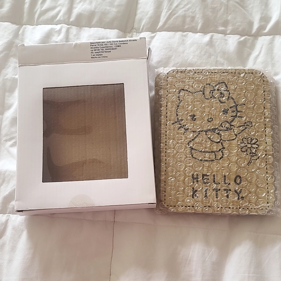 Hello kitty wood mirror - Picture 2 of 5